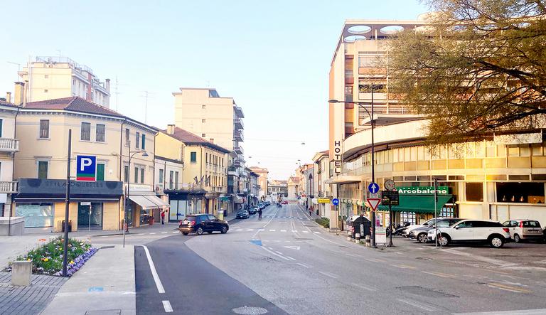 da ponte vittoria verso piazza indipendenza